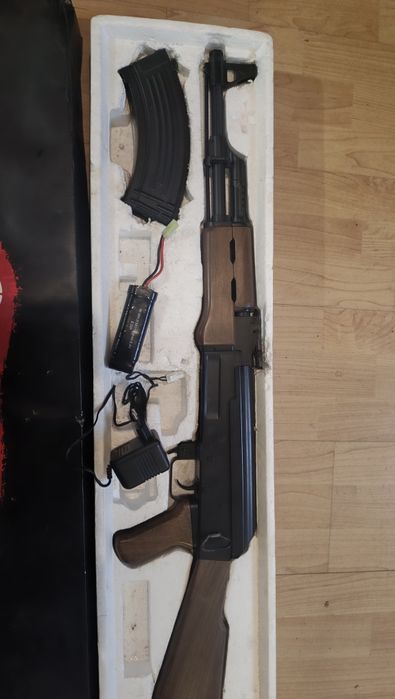 AK-47, de ferro  elétrica funcionando perfeitamente