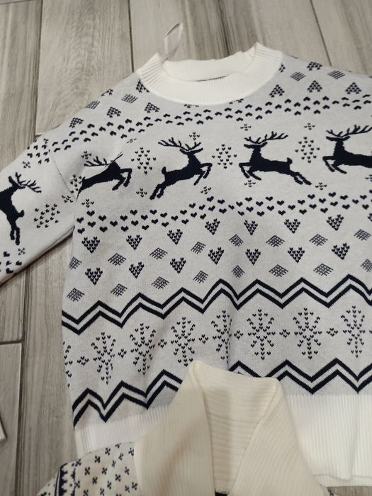 Zestaw świątecznych swetrów mama i syn