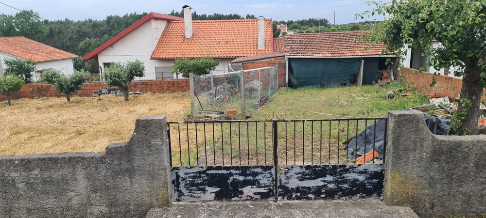 536 m2 Terreno murado e com água da rede