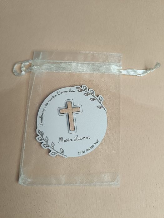 Lembranças comunhão 5,5cms mdf com bolsa