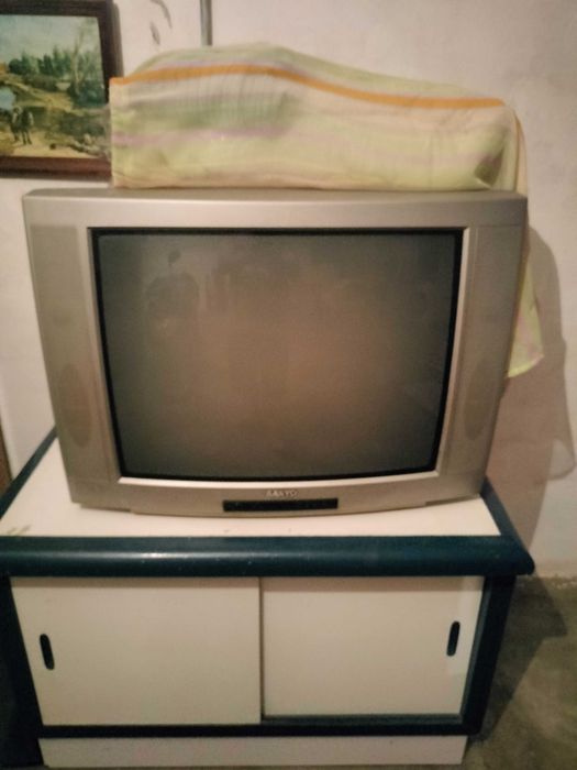 TV  antiga sanyo