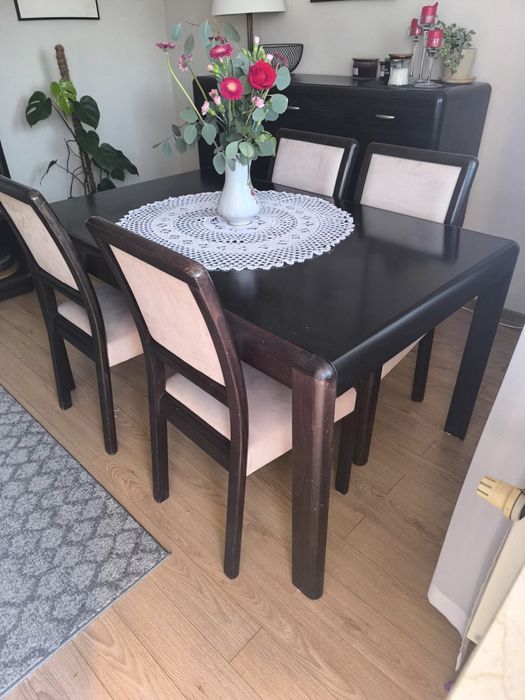 Sprzedam stół + 4 krzesła