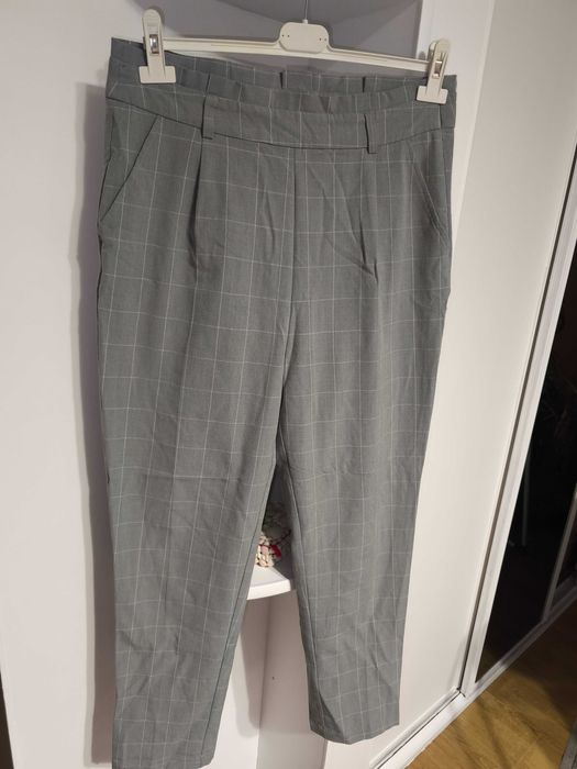 Spodnie Cropp  Chinosy