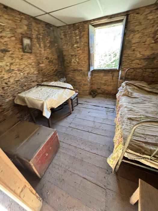 Casa para restauro Rochas de Baixo.