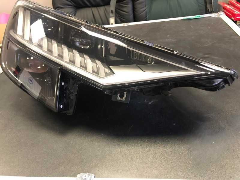 Фара права ліва Matrix Audi Q8 4M