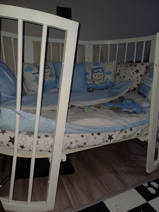 Овальне ліжечко з маятником 5в1