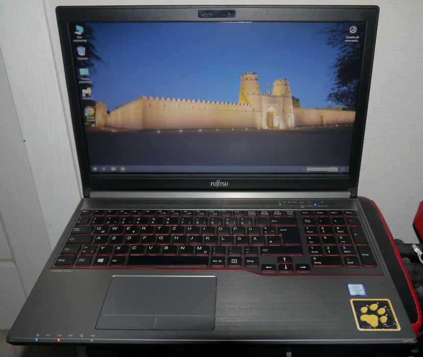 Ноутбук Fujitsu Lifebook E756 15.6" FHD i5-6300U DDR4 8 Gb SSD 120 Gb