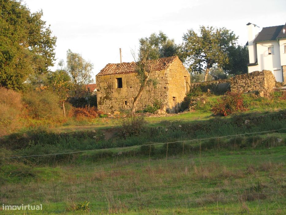 Terreno c/Casa em Pedra