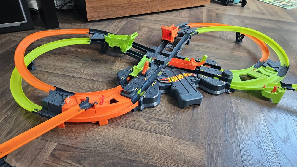 Hot Wheels Kolosalna Kraksa