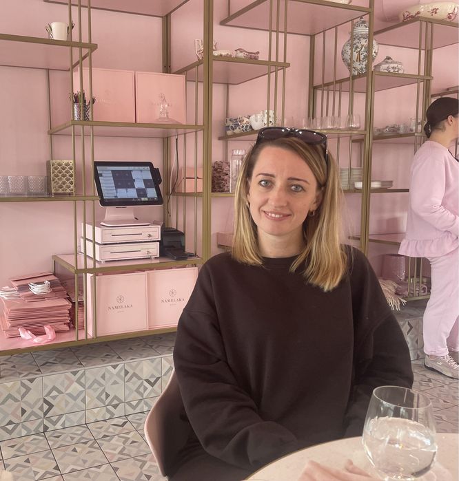 Репетитор, викладач англійської мови.