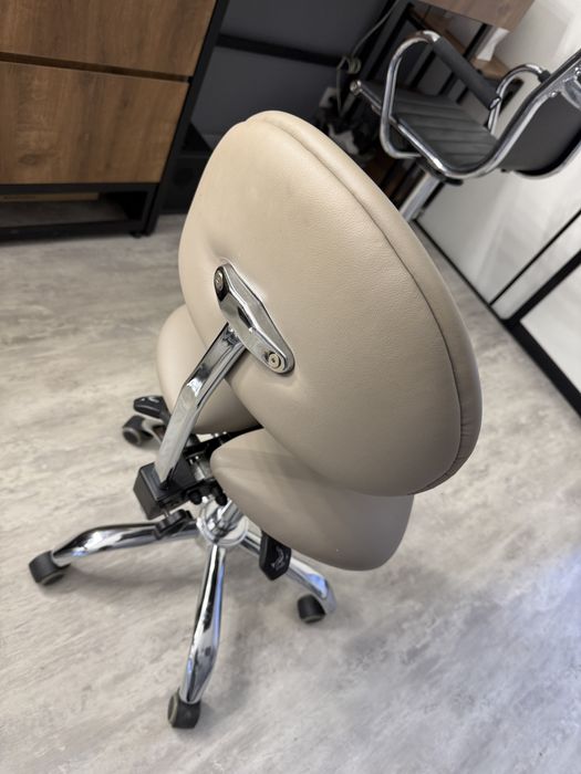 Стілець -сідло для б’юті майстра