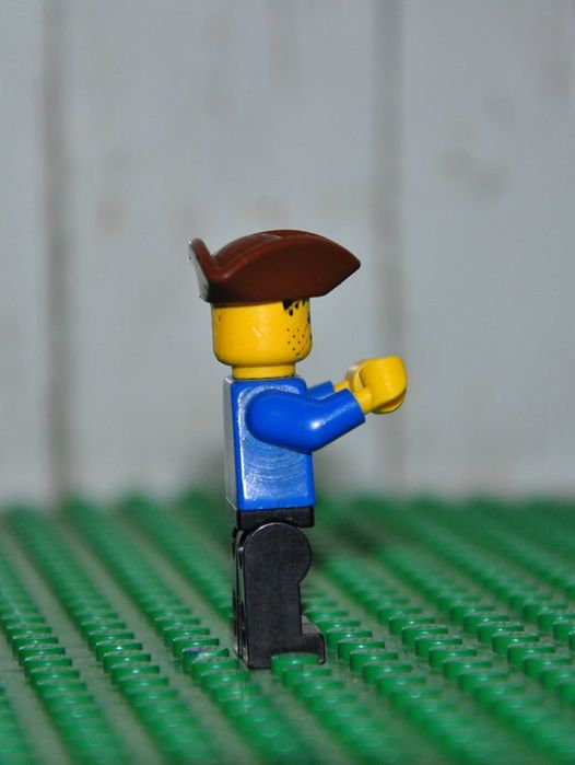 F1913. Figurka LEGO Pirates - pi080 Pirate
