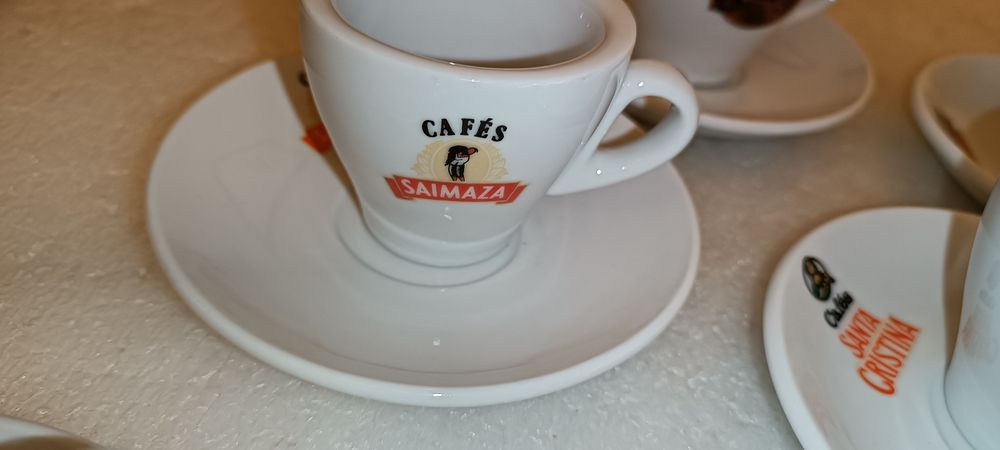 10 conjuntos antigos de chávenas de café