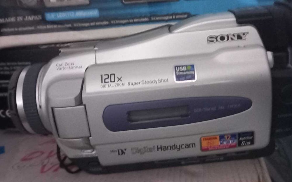 Camera Sony DCR-DVD505