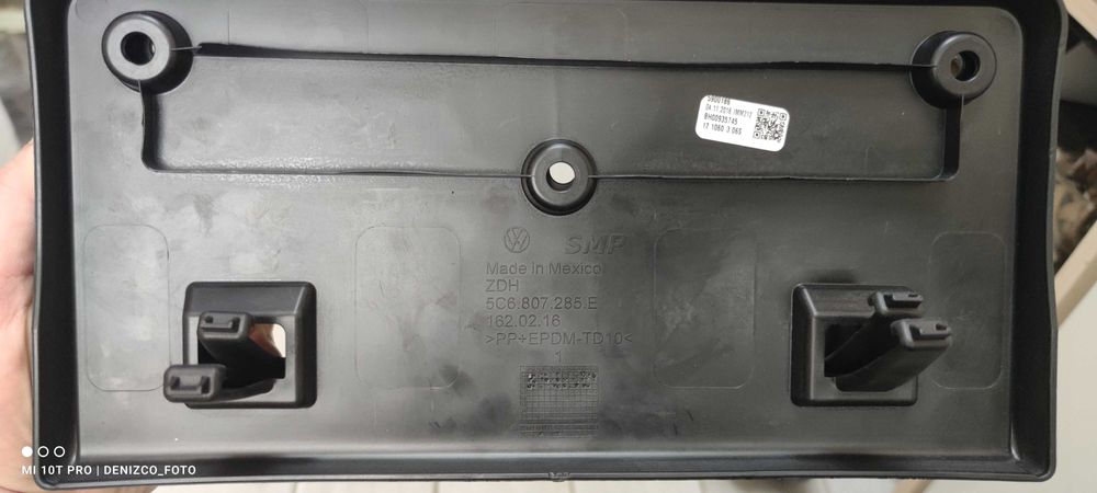 Площадка під номера VW Jetta