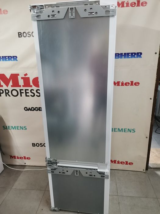 Топовий вбудований холодильник Miele KF7772B