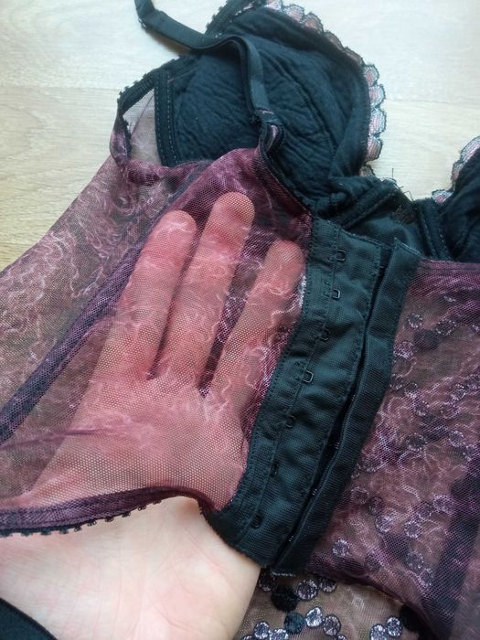 Gorset fioletowy prześwitujący w kwiaty 80B Bielizna damska 38 M