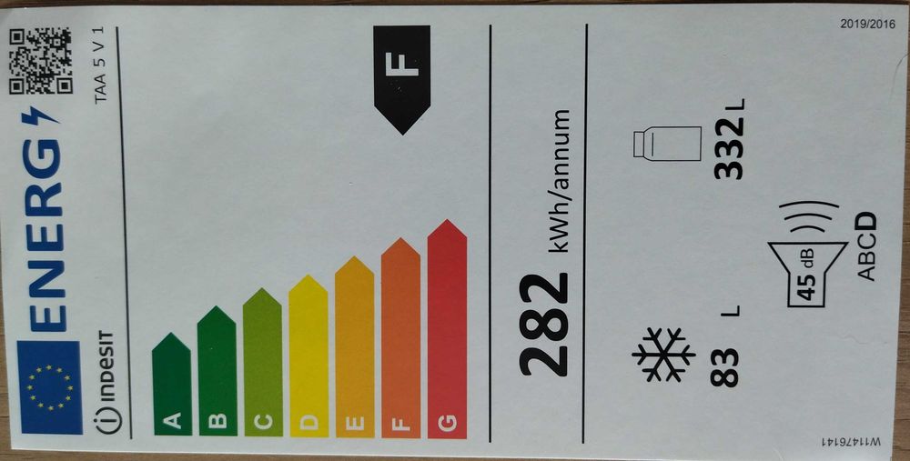 Frigorífico Indesit, como novo.