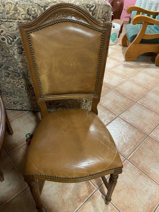 Mesa extensível em madeira maciça + 8 cadeiras