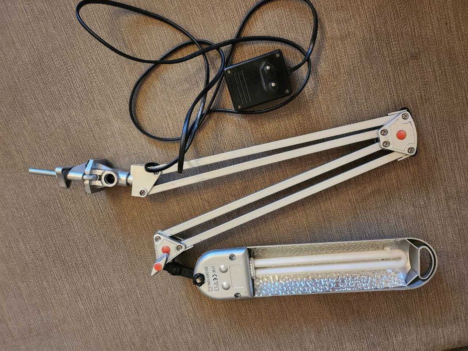 Настільна лампа денного світла на струбцині