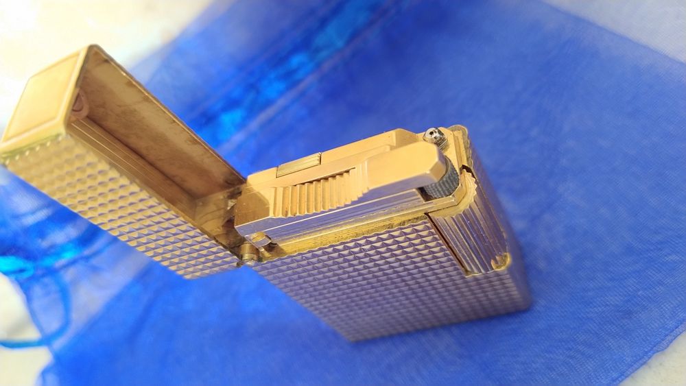 Isqueiro Dupont placado a ouro