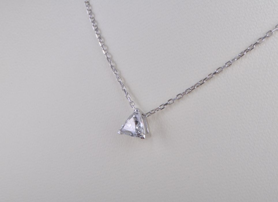 Кулон из белого золота с бриллиантом - 0.5ct