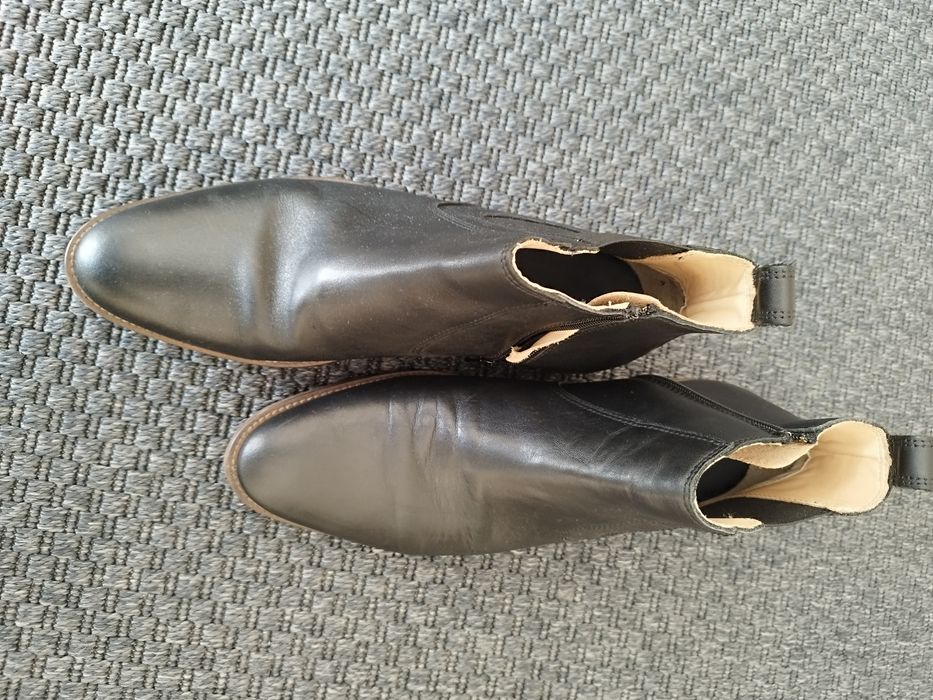 Bota em pele tamanho 43