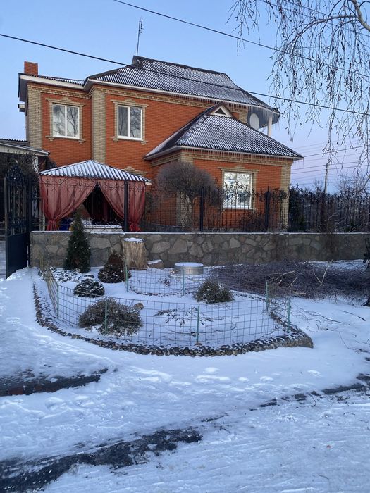 Продам будинок в центрі селища Градизьк Полтавська обл