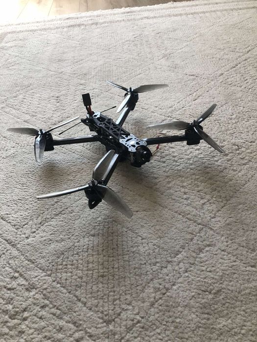 Fpv дрон зі зкидом