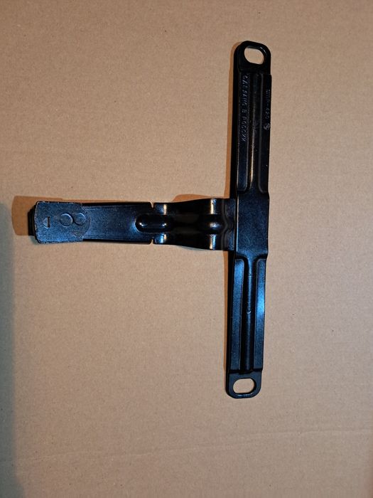 Продам новый кронштейн для зеркала заднего вида автомобиля