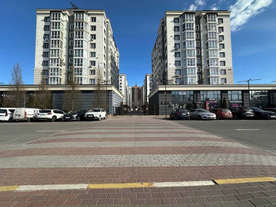 Фасадні 546м2 в Бучі! 1й поверх, висота стелі 5,6м! 100кВт електрики