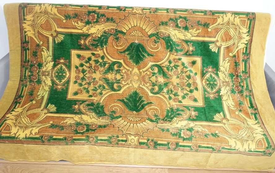 Zabytkowy kilim pluszowy.