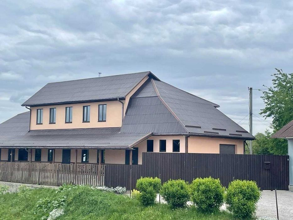 Двоповерховий будинок в м. Жашків автономний сонячні панелі