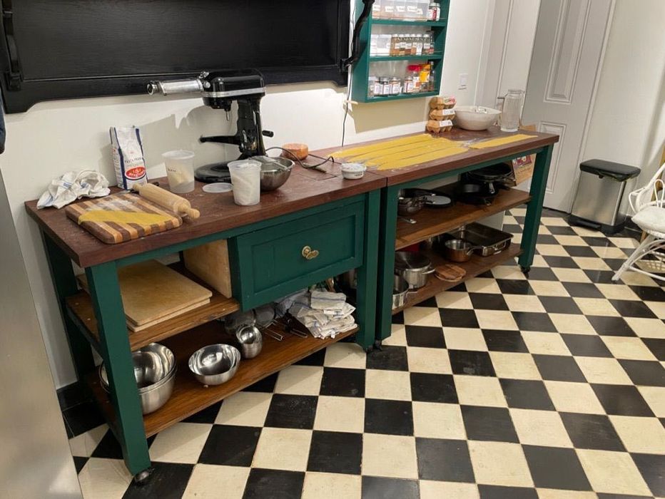 Ilhas de cozinha artesanais em madeira de nogueira
