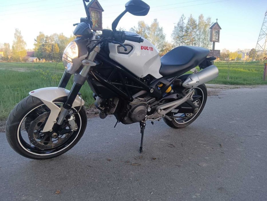 Ducati Monster 696