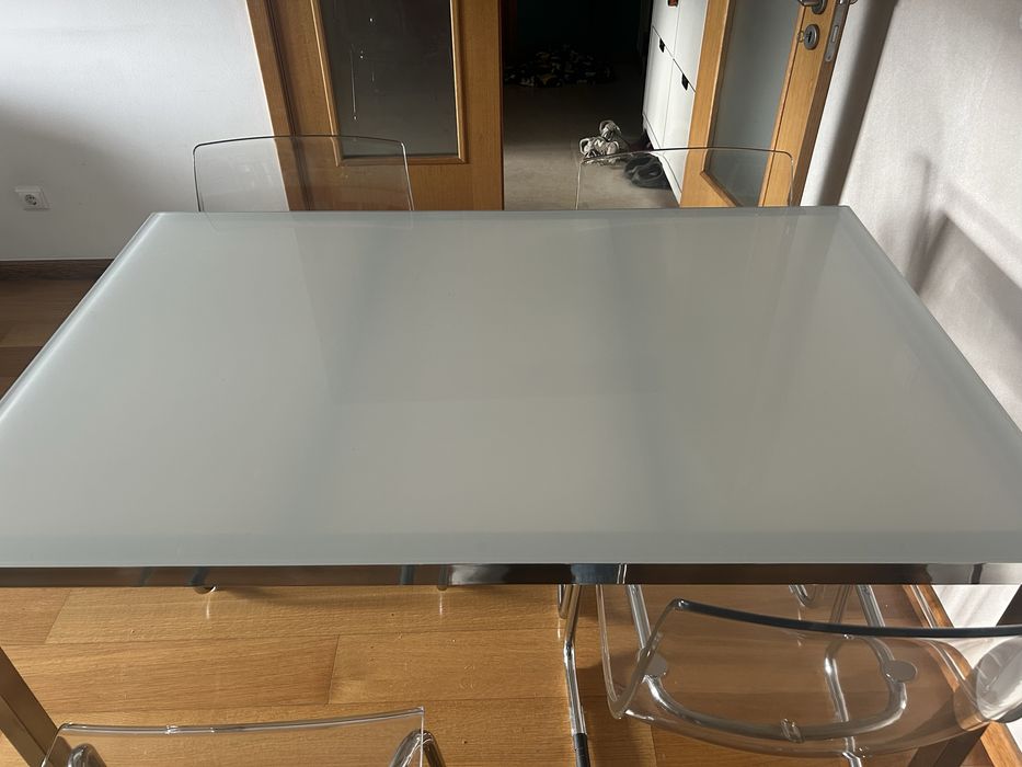 Mesa  IKEA mt bom estado