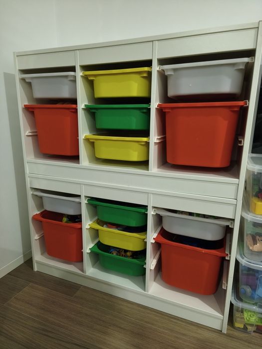 Vendo 2 móveis de arrumação IKEA TROFAST, modelo alto 99x44x94 cm, cor branca com caixas multicolor