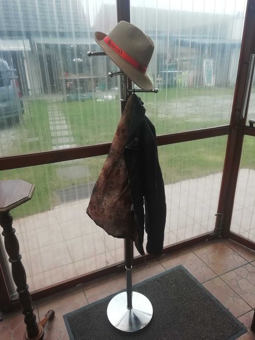 Wieszak metalowy na korytarz do gabinetu