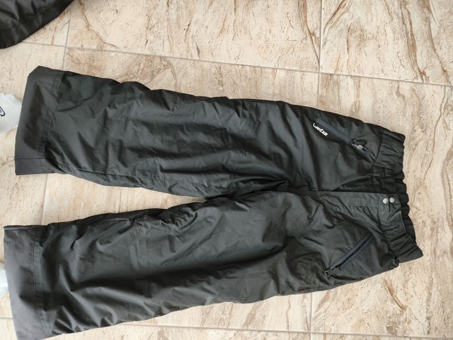 Sprzedam spodnie narciarskie na rozmiar 133-142  10 lat