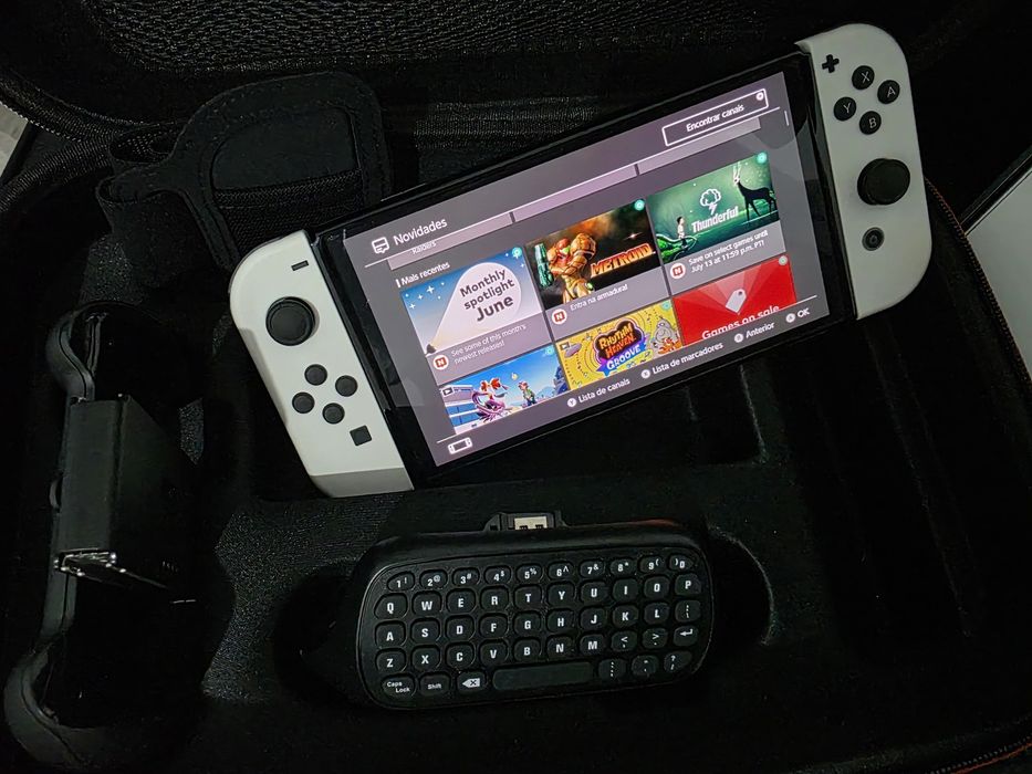 Nintendo Switch OLED Branco Completo + Nintendo Switch Sports + Mala + Acessórios