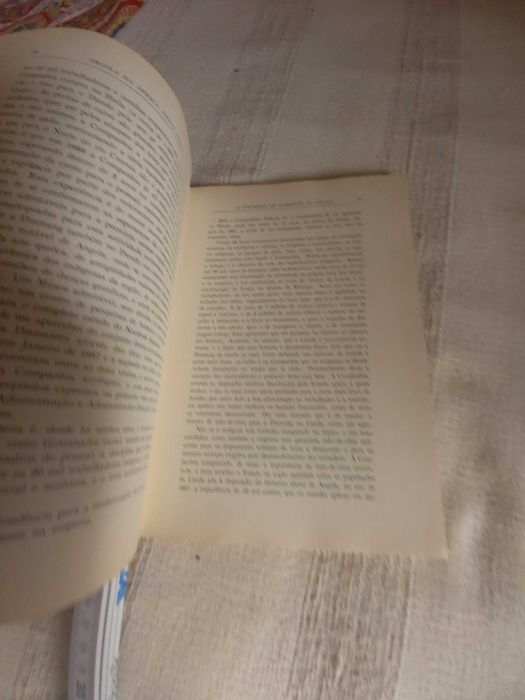 Angola na África deste tempo Horácio de Sá Viana Rebelo