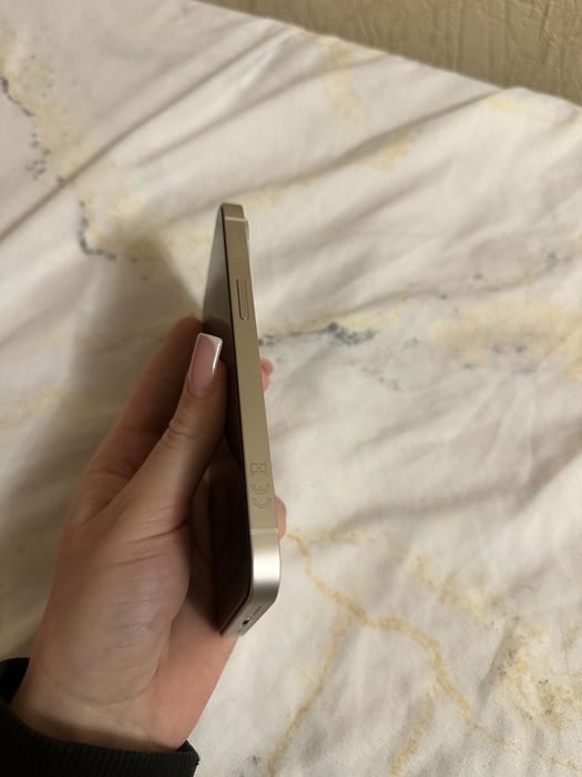 Телефон iPhone 13