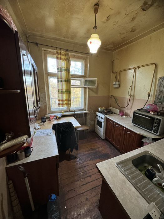 Продам Трехкомнатную Сталинку на 1участке -Червоная.