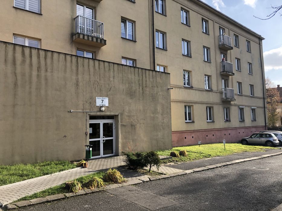 Kawalerka bezposrednio blok poddasze centralne ogrzewanie prywtanie