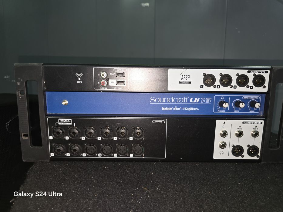 Soundcraft Ui16.