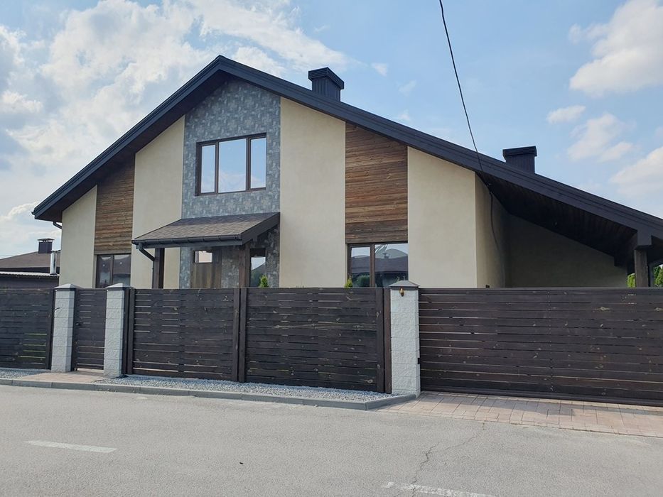 Продам дом с бассейном Новоалександровка
