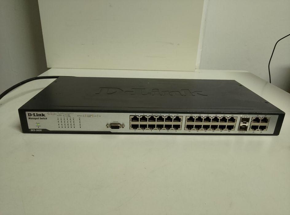 Switch d-link des-3028 28portów