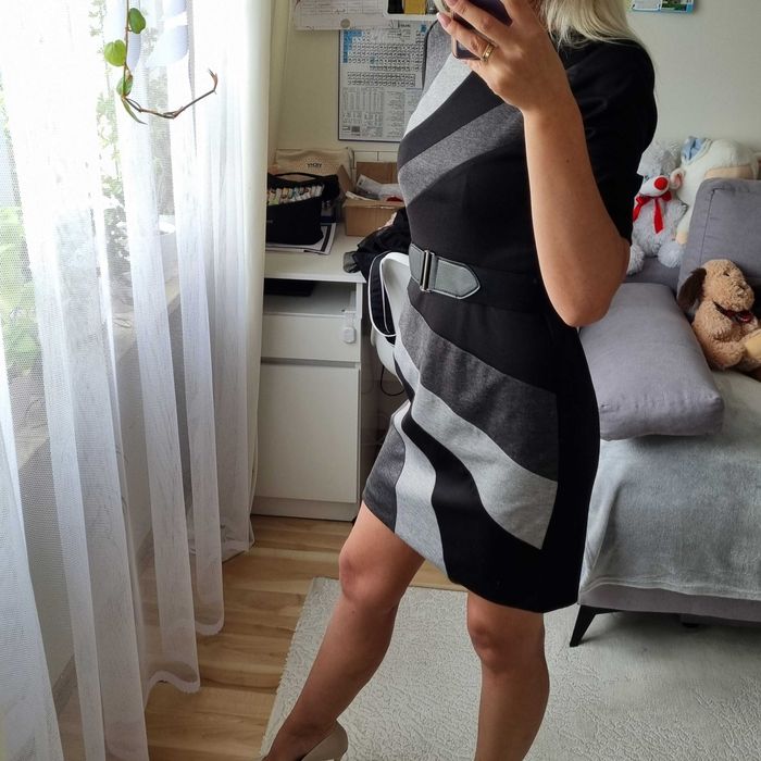 Damska elegancka biurowa sukienka Connected Apparel rozmiar S-małe M
