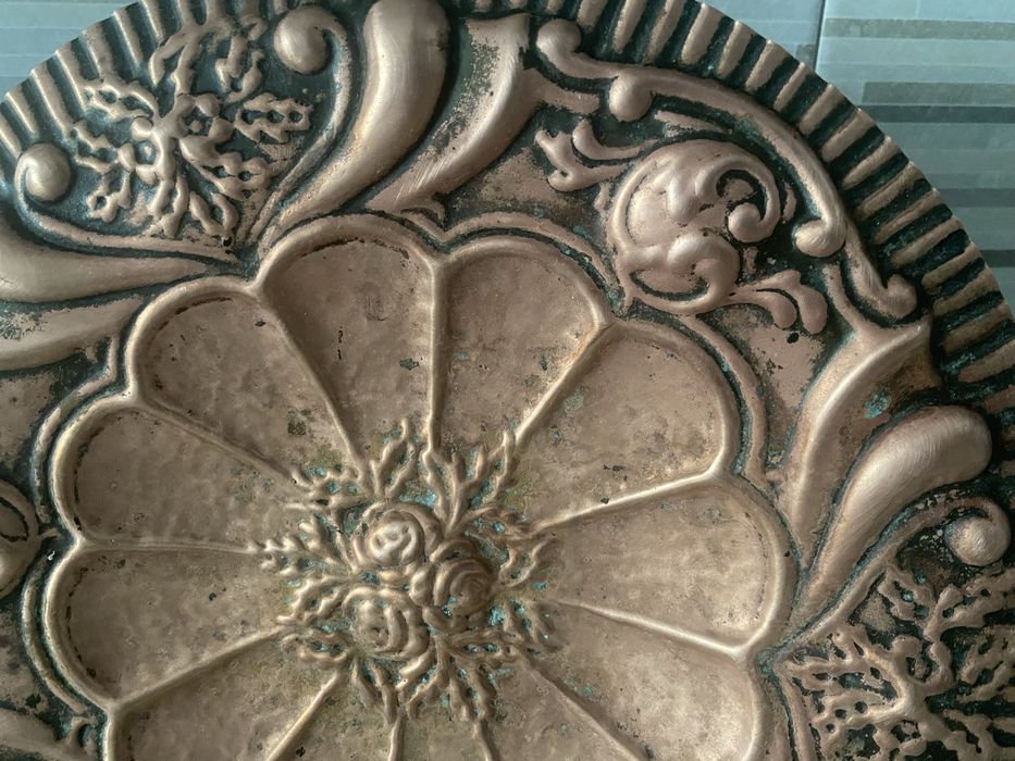 Prato fruteiro de cobre com 3 pés