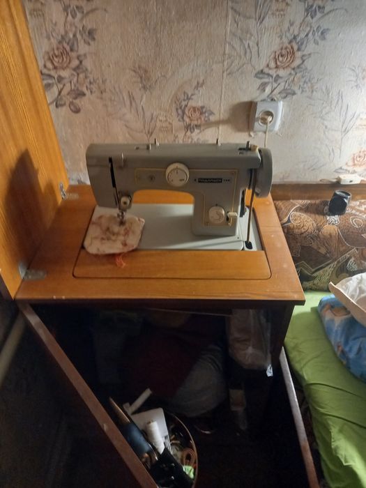 Швейная машинка "Подольск-132" с электроприводом